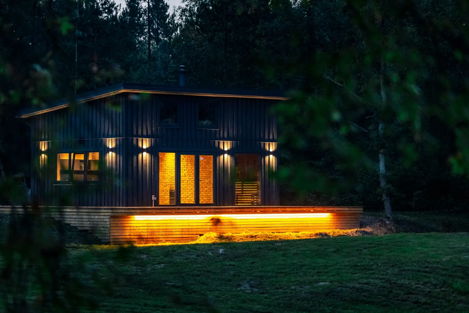 bilde ar pirti tumsa